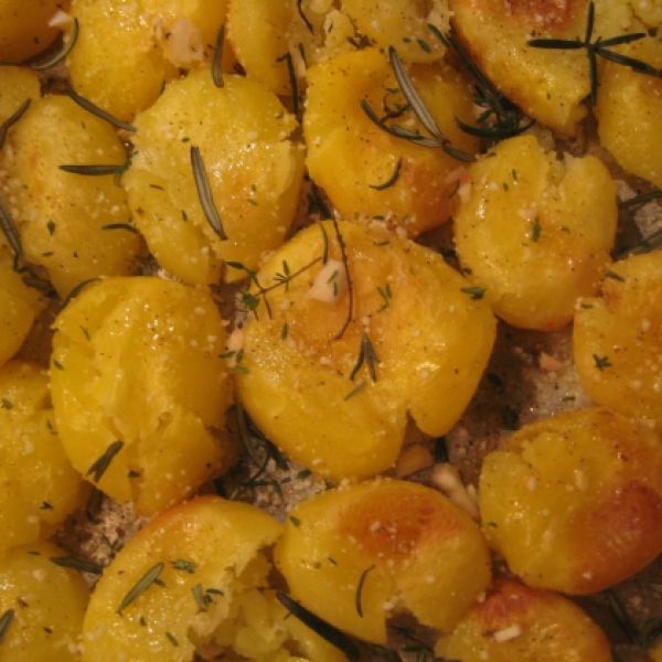 Confit-kartofler med mild hvidløgsfrakke